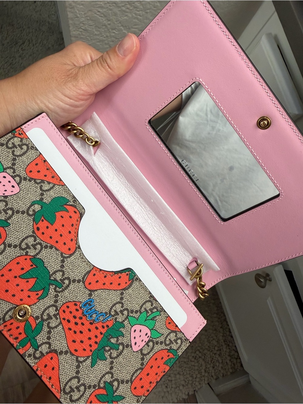 Gucci Strawberry Bag with Gold Chain - Brand New - Picture 2 of 6